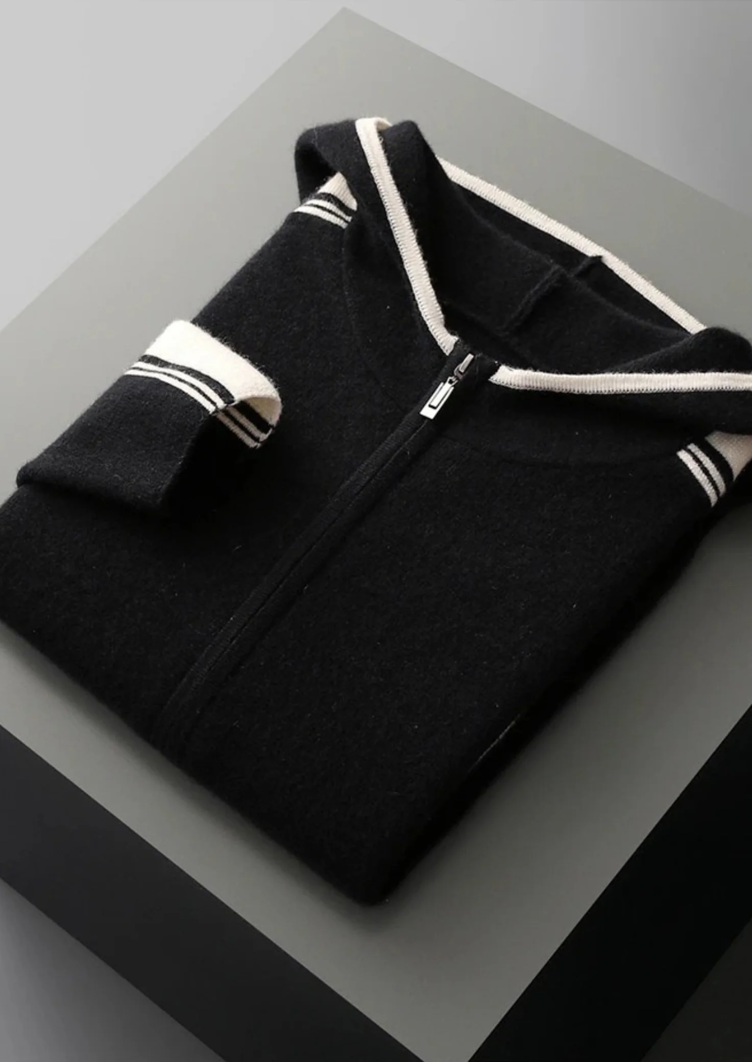 100% CASHMERE TRACKSUIT - Image 11