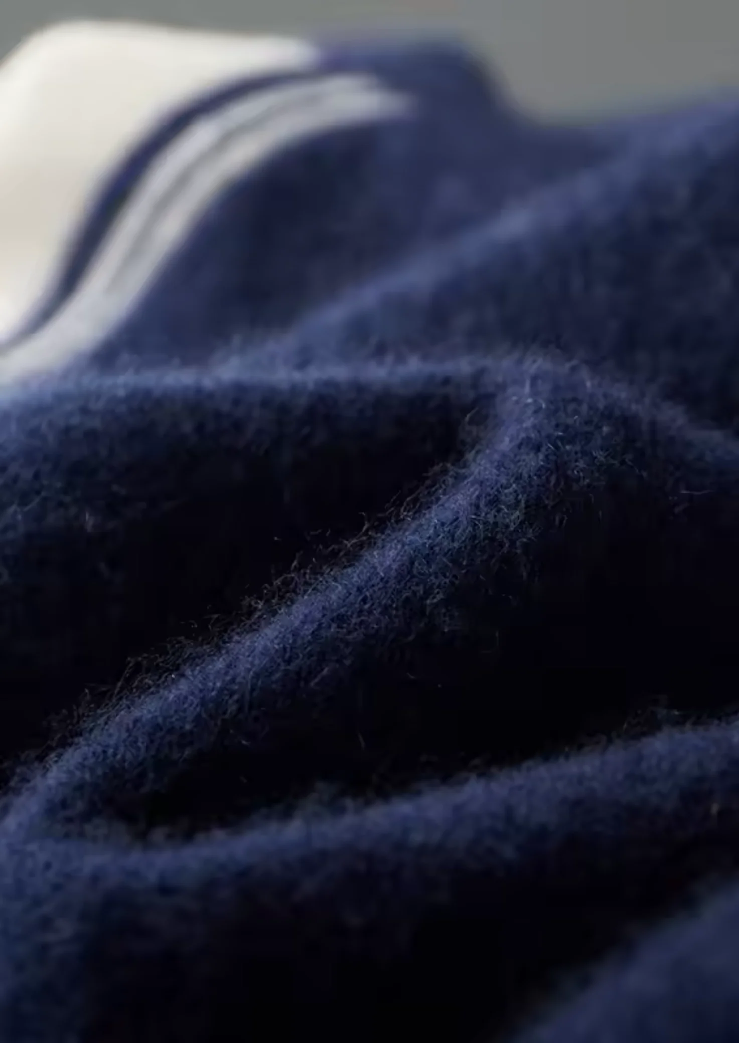 100% CASHMERE TRACKSUIT - Image 6